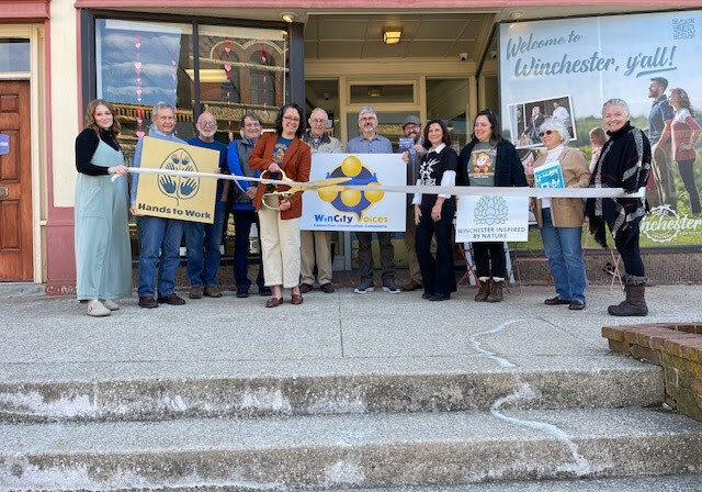 Rebecca Campomanes cuts the ribbon delebrating Wink Design's membership into the Winchester-Clark County Chamber of Commerce.